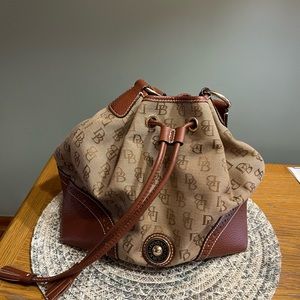 Dooney and Bourke Brown handbag, like new condition!